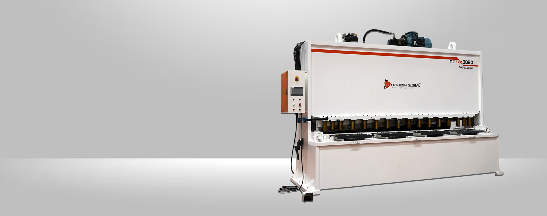 Hydraulic shearing machine